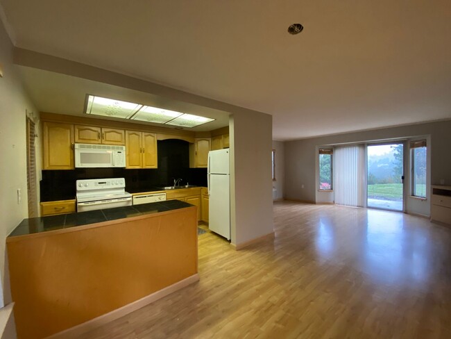 Building Photo - Hartz Property Management Presents: Rossmo...