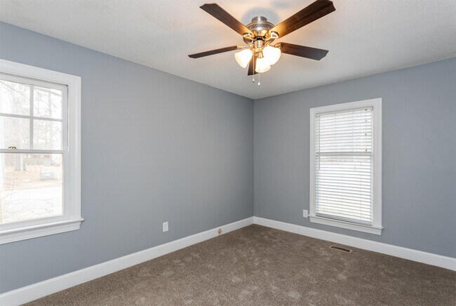 Building Photo - 1719 Centre St W