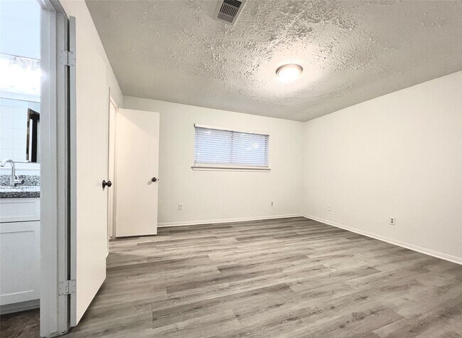 Building Photo - 947 Grand Jct Dr