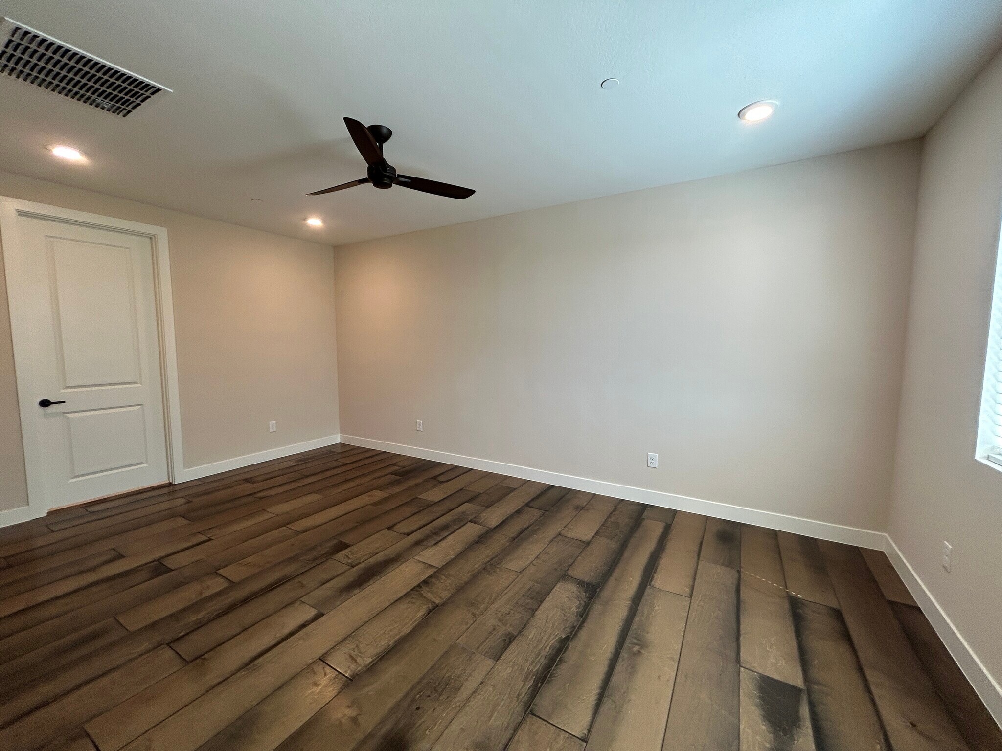 Building Photo - 2121 W Sonoran Desert Dr