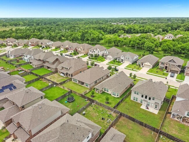 Building Photo - 32927 Franklin Brooks Dr