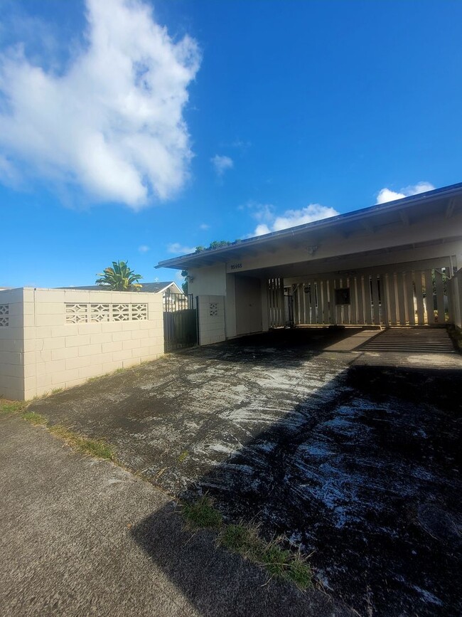 Building Photo - AVAILABLE | 4 Bedroom, 2 Bathroom Single L...