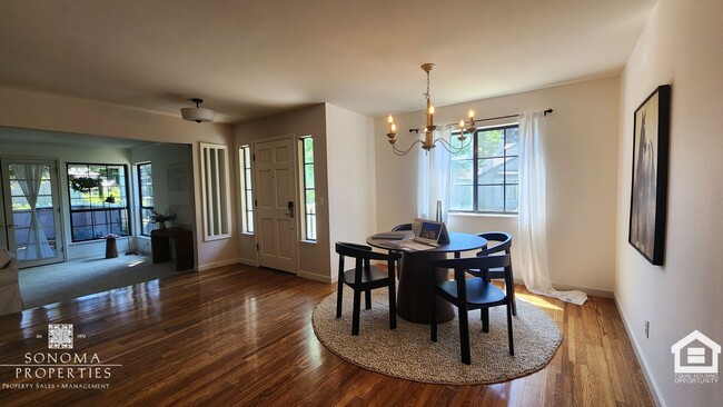 Building Photo - 3 Bedroom/2.5 Bathroom Home in Sonoma Greens!