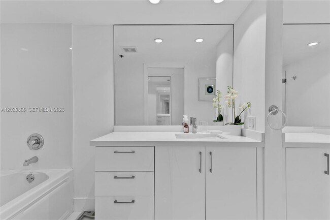 Building Photo - 251 Crandon Blvd