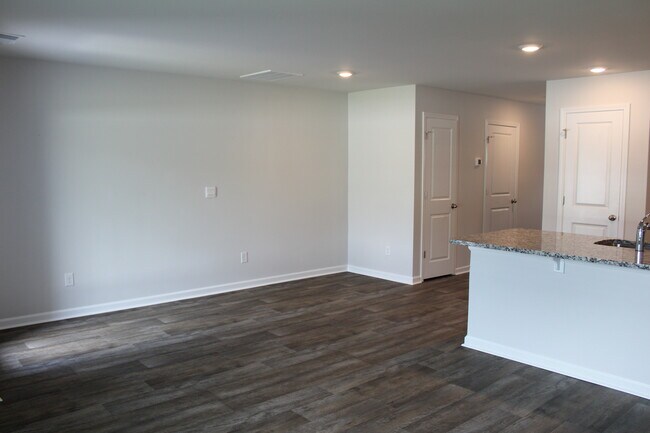 Building Photo - 4174 High Glen Dr