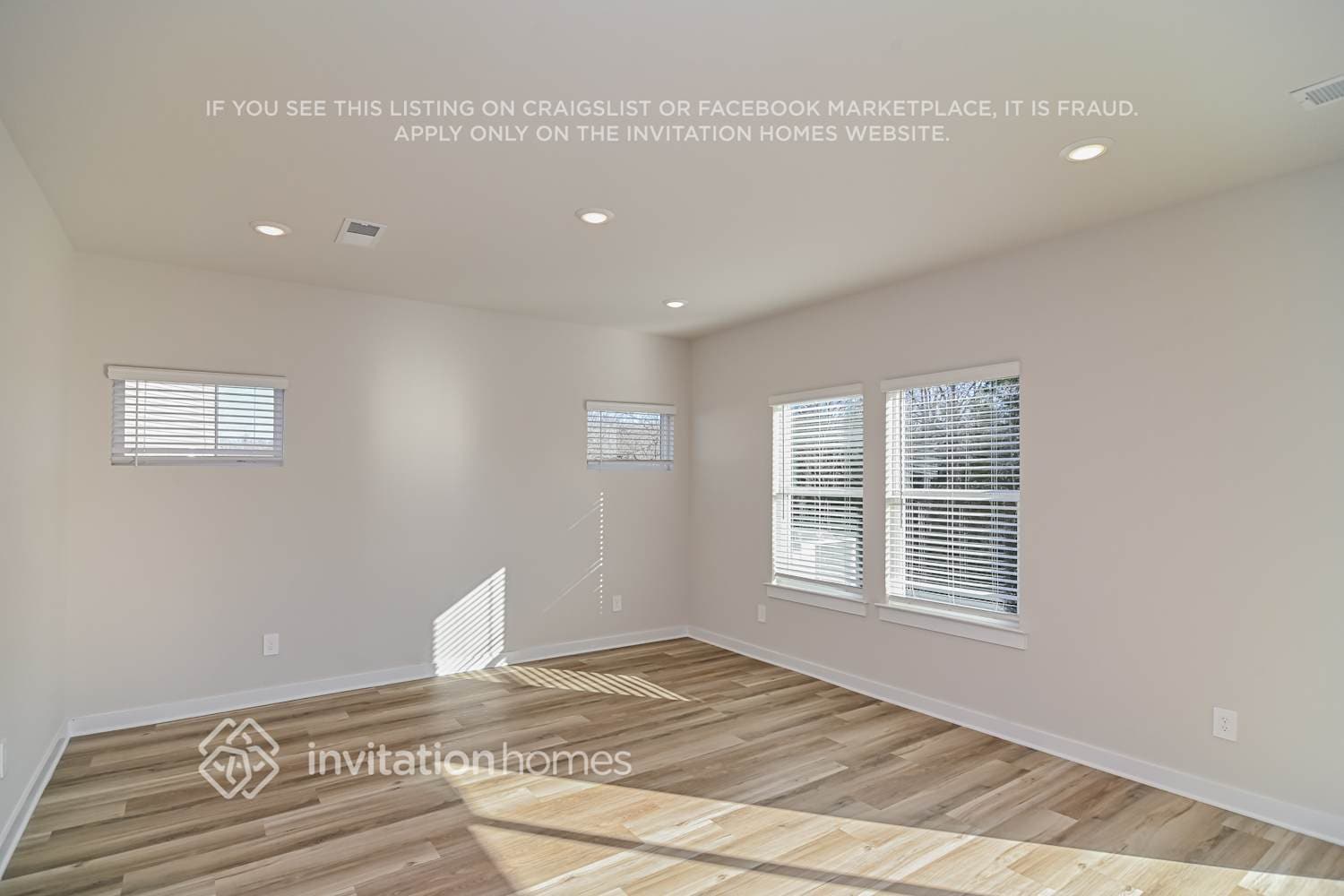 Building Photo - 1215 Bluffton Cir