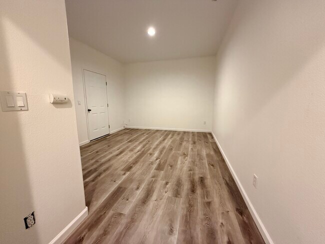 Building Photo - 1545 Fircrest Ct SE