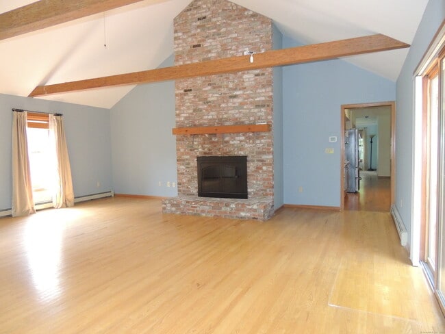 Building Photo - 12 Cardinal Ln
