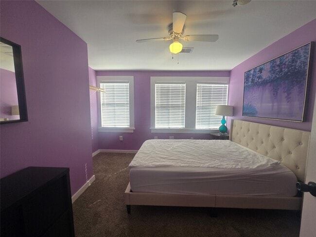 Building Photo - 1119 Broadway Avenue J