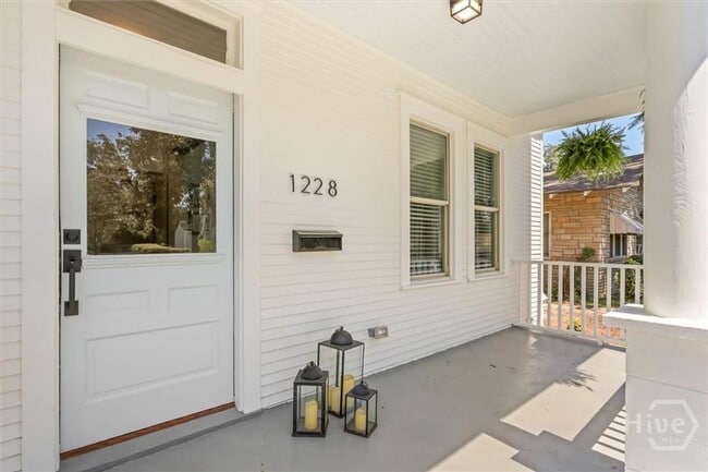 Building Photo - Beautifully Renovated 4-Bedroom Home with Charm & Modern Comfort – Savannah, GA