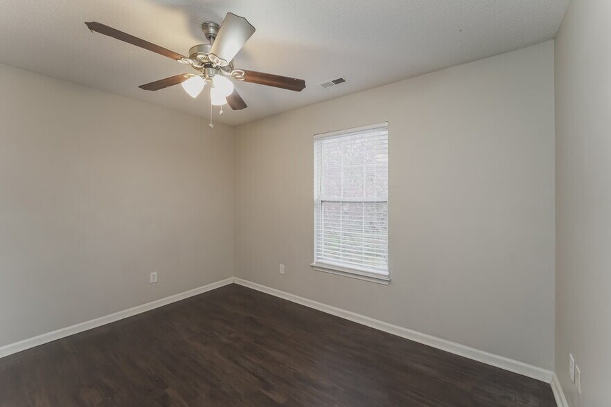 Building Photo - 4885 Bentridge Dr NW