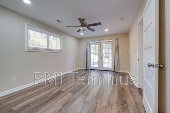 Building Photo - 3442 Longleaf Dr