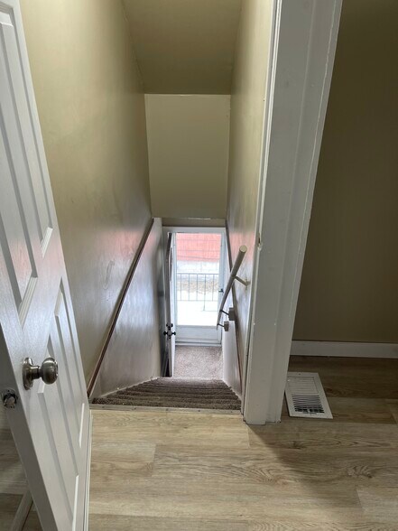 Building Photo - 1100 Lincoln St