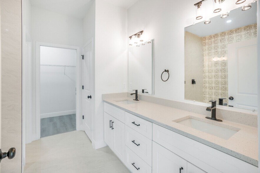 Building Photo - 36473 Piney Ridge Blvd