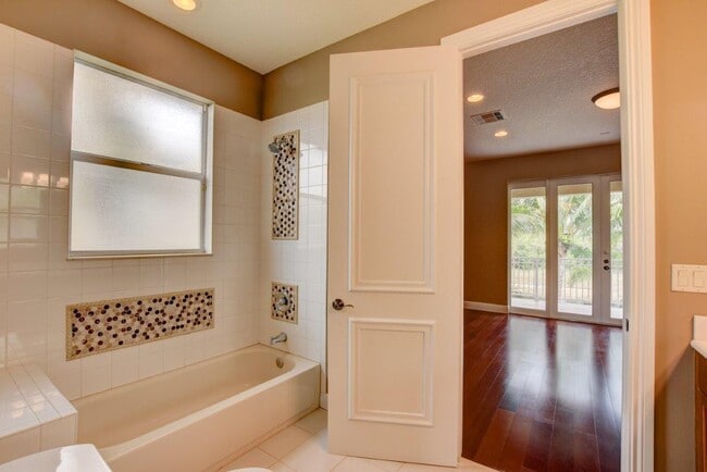 Building Photo - 6669 Cobia Cir