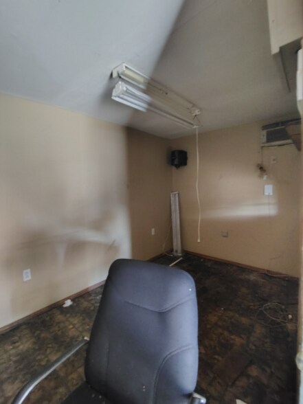 Building Photo - 2046 N Van Pelt St