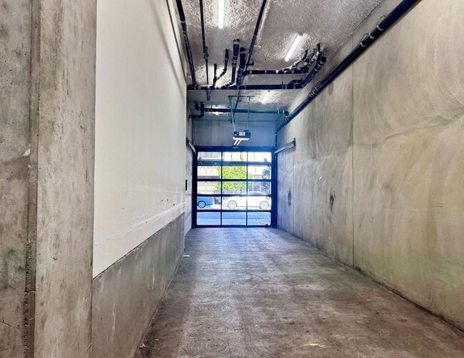 Building Photo - Maison à SOMA  |Secured Smart Access. Mode...