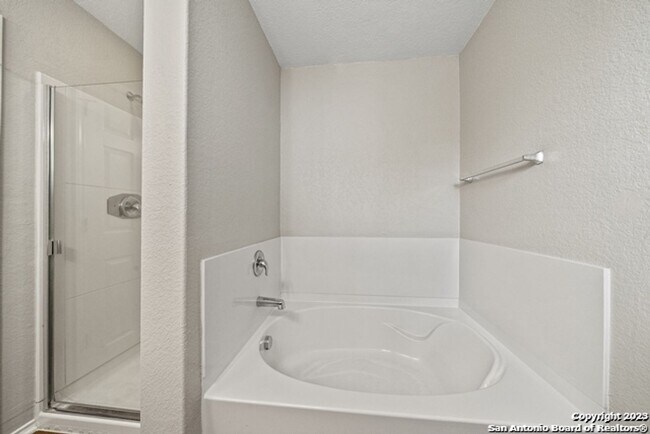 Building Photo - 3 Bedroom/2 Bath Silver Canyon Subdivision