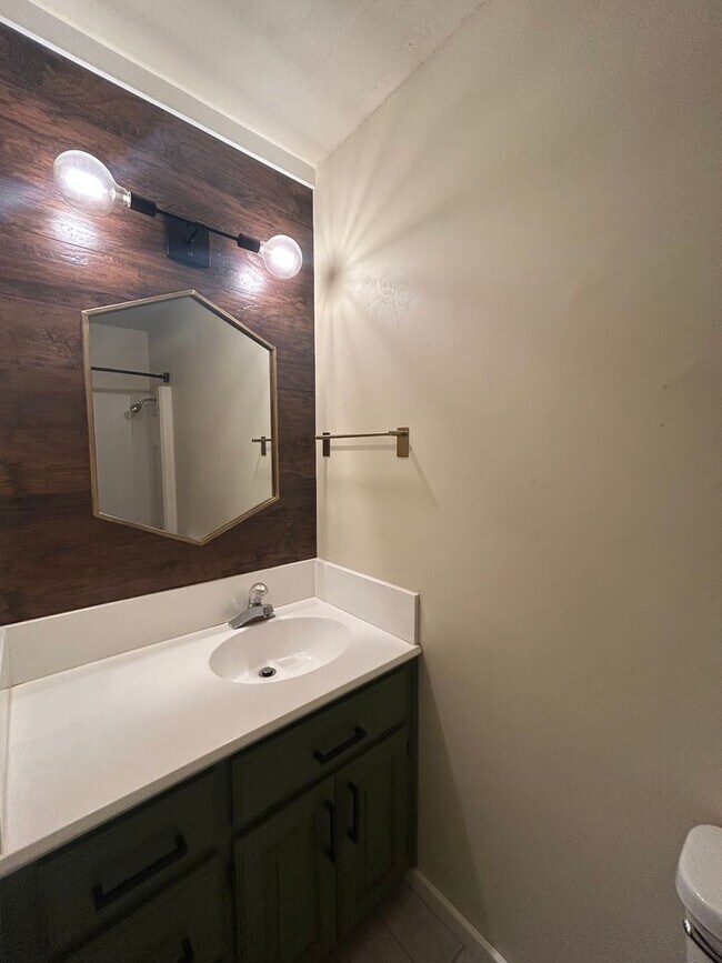 Building Photo - Charming 3-Bed Home in Bella Vista, AR