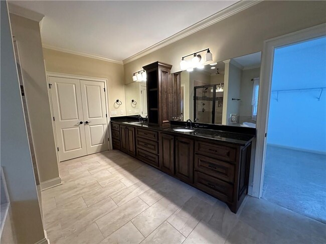 Building Photo - 510 Lake Medlock Dr