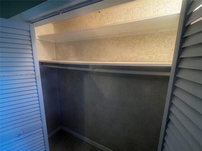 Building Photo - 11108 Peachtree Dr