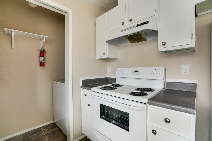 Building Photo - 2412 S I St