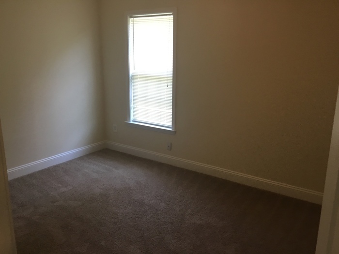 Building Photo - 2923 Ireton Pl