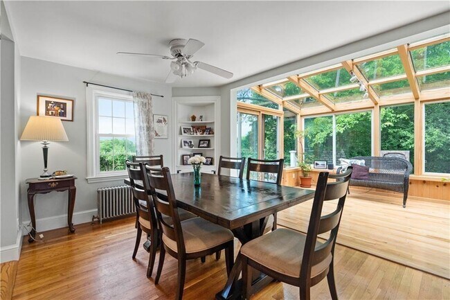 Building Photo - 27 1/2 Doro Pl