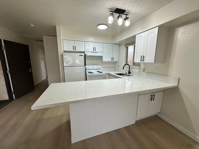 Building Photo - MOVE IN SPECIAL!! DEPOSIT MOVES YOU IN!!!
