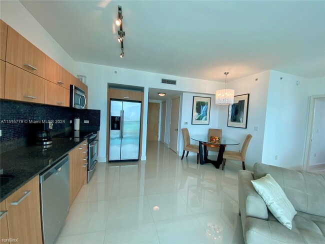 Building Photo - 2 br, 2 bath Condo - 350 S Miami Ave Apt 3813