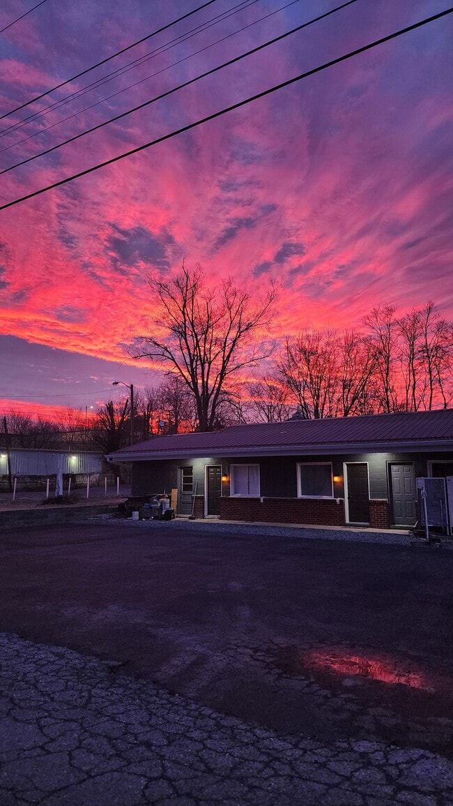 Building Photo - The Cottages at Mink Place