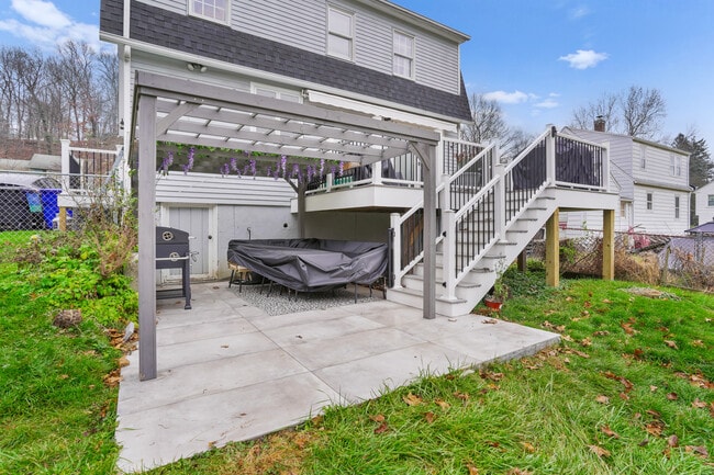 Building Photo - 253 Porter Ave