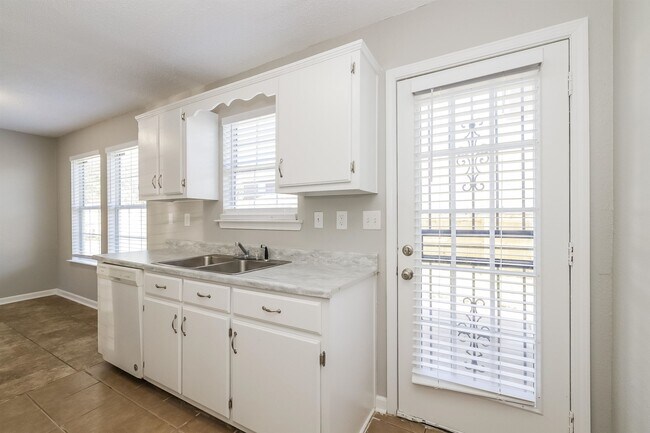 Building Photo - 4834 Royal Hills Cv