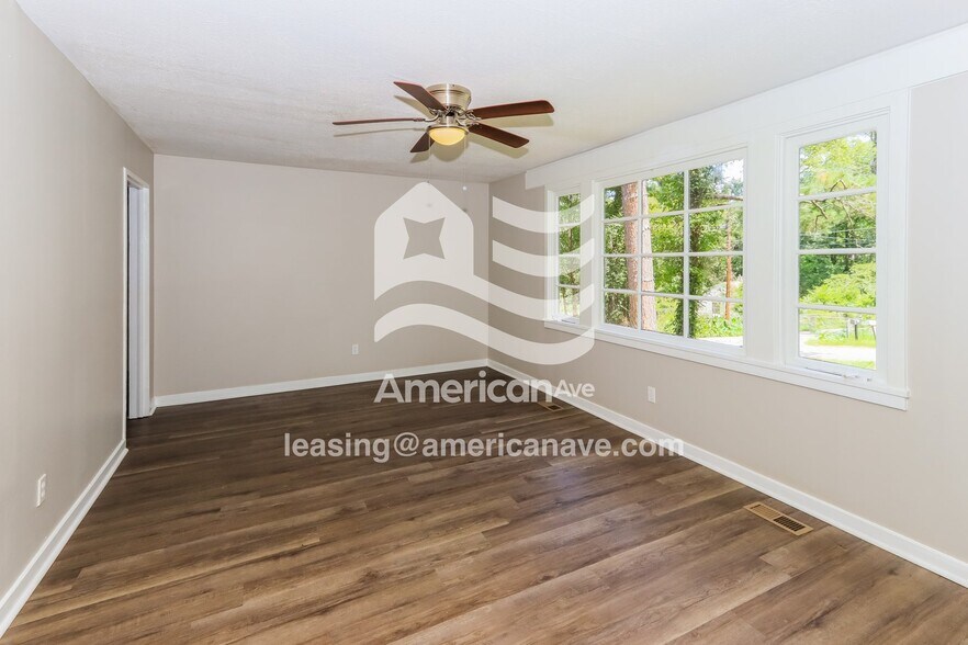 Building Photo - 4582 Shadow Lawn Dr