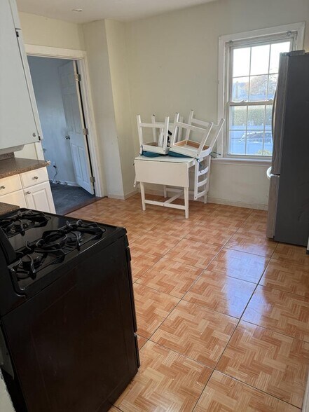 KITCHEN - 114 Pilgrim Pl