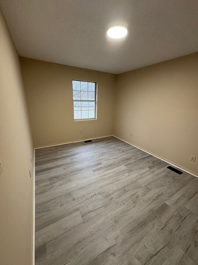 Building Photo - 56 Waterson Ln