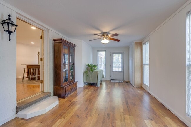 Building Photo - Stunner in North Columbia