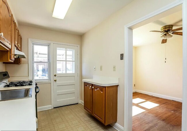 Building Photo - Charming 3-Bedroom Brick Townhome in Parkv...