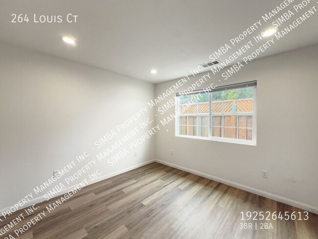 Building Photo - 264 Louis Ct