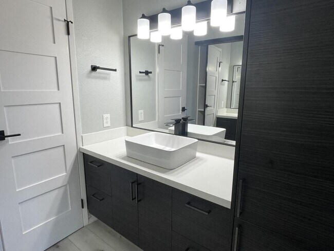 Building Photo - 381 Half Moon Ln #314