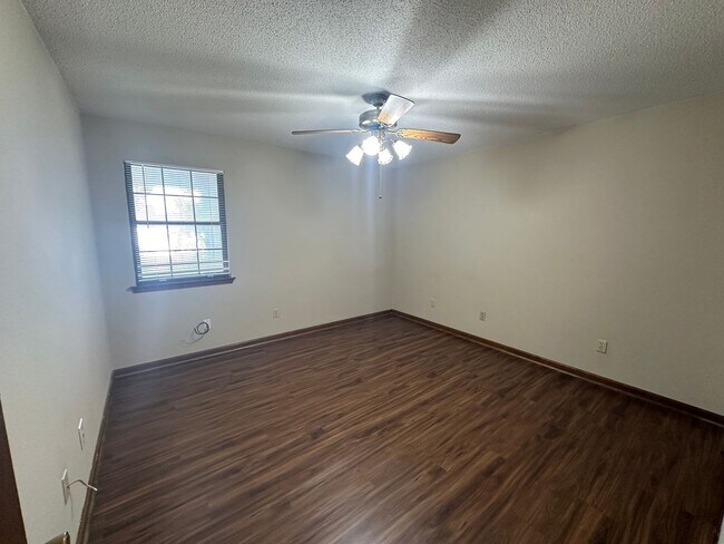 Building Photo - 2072 Pats Place