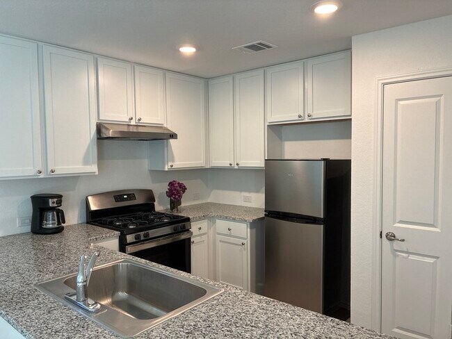 Building Photo - Charming 3-Bedroom Home in San Antonio – P...