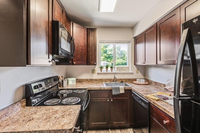 Building Photo - Penbrooke Meadows Apartment Homes