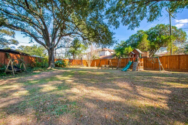 Building Photo - 8503 Manhattan Dr