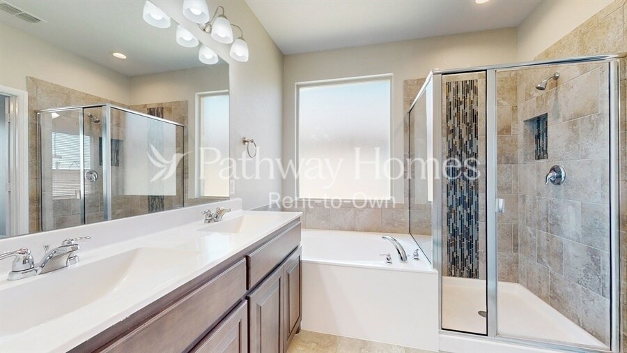 Building Photo - 1000 Meadow Scape Dr