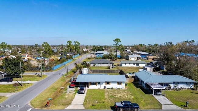 Building Photo - 412 W 18th Ct