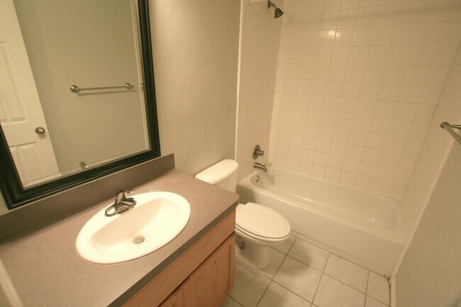 Building Photo - 4402 Boyett St