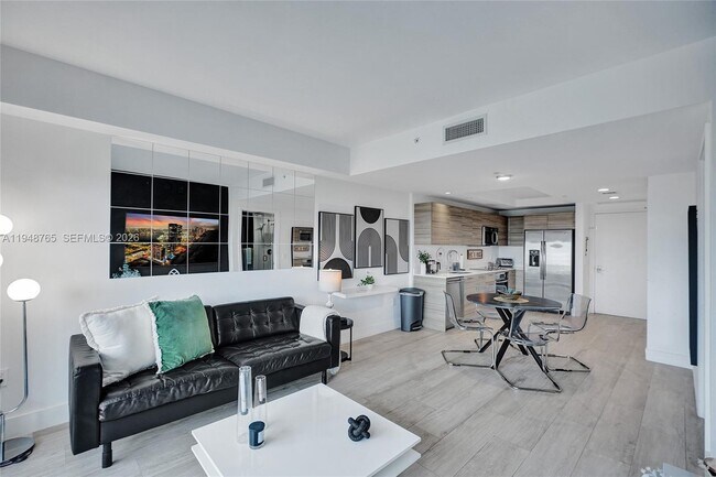 Building Photo - 121 NE 34th St