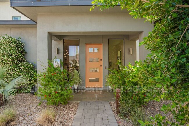 Building Photo - 4413 E Montecito Ave