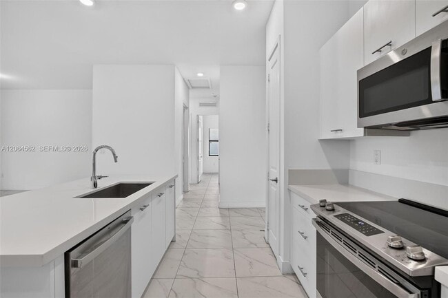 Building Photo - 4574 SW 173rd Ave